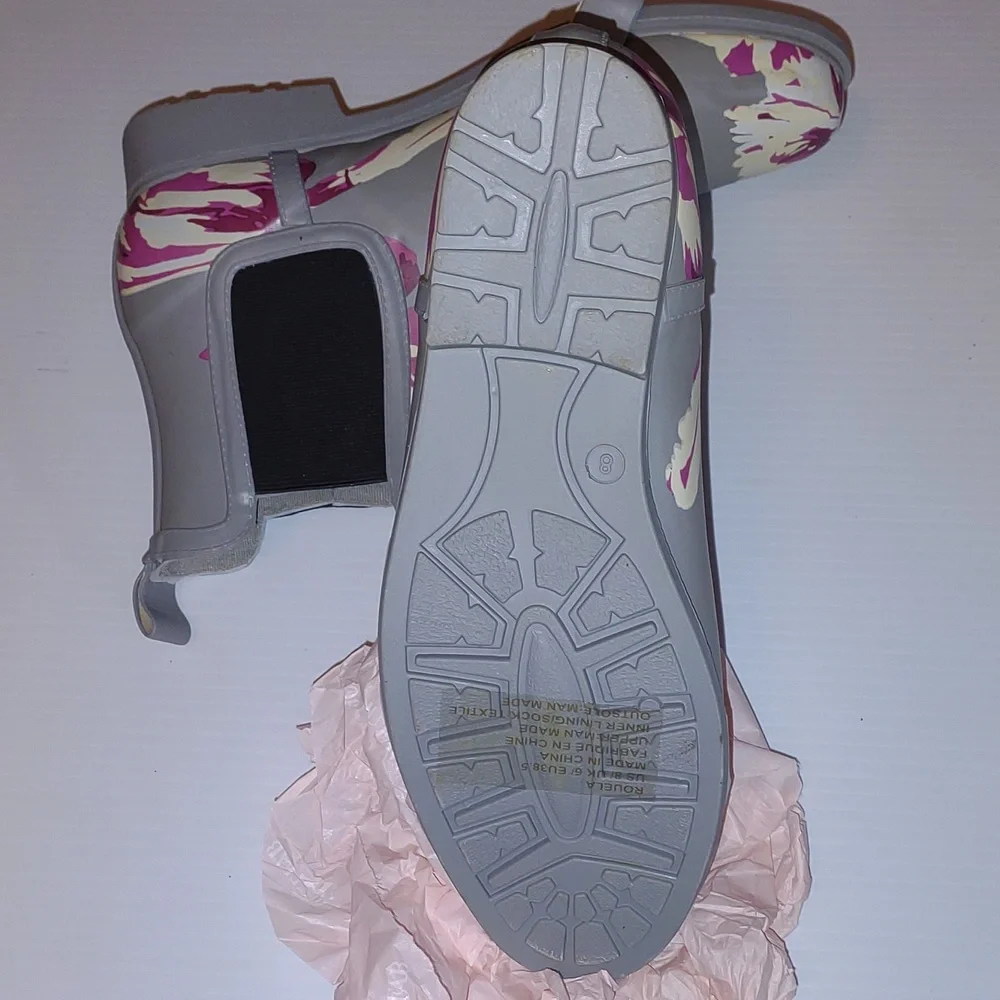 👣JUST FAB Rouela Gray Floral Rain Boots